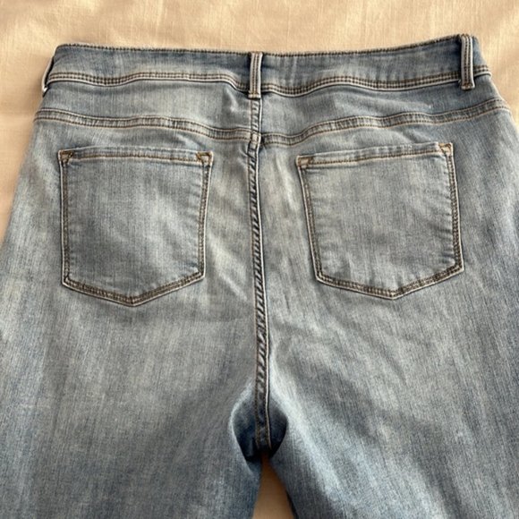 High-Rise Distressed Jeans - Picture 2 of 3